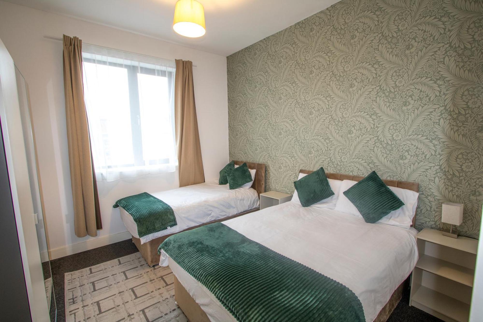 Ideal For Groups - 2 Bedroom Apartment - Free Parking, Transit Links, Close To Stadiums مانشستر المظهر الخارجي الصورة