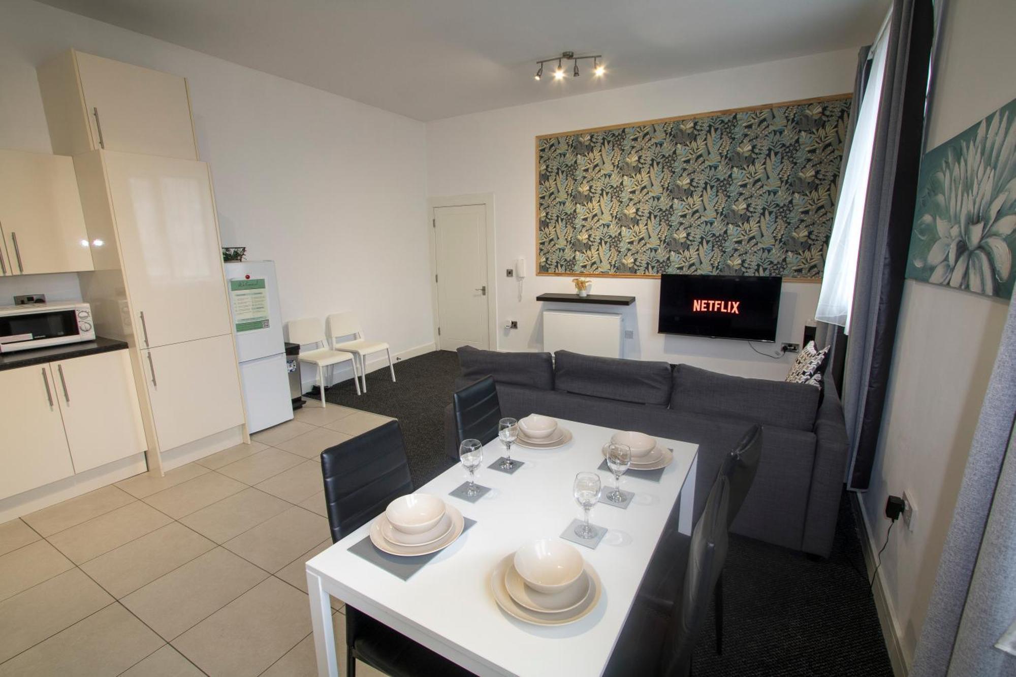 Ideal For Groups - 2 Bedroom Apartment - Free Parking, Transit Links, Close To Stadiums مانشستر المظهر الخارجي الصورة